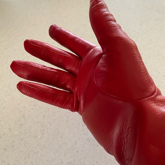 NWT… Elegant Red Leather Gloves - Picture 6 of 6